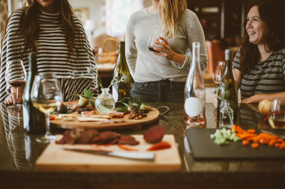 The Small Touches That Make Hosting Feel Effortless art-sheep.com